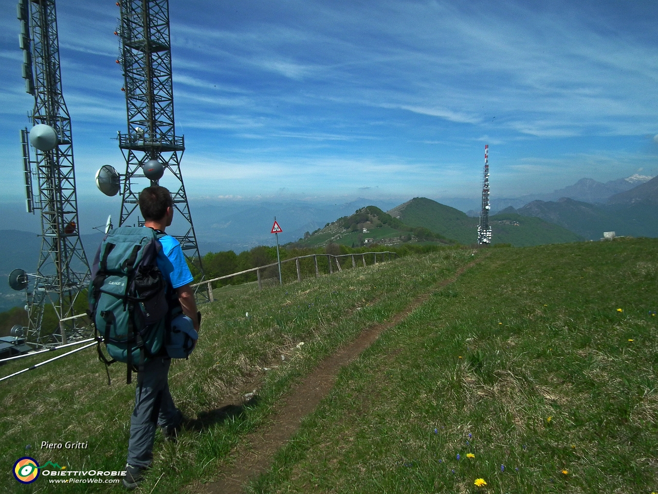 52 Andrea prosegue per Monte Tesoro....JPG